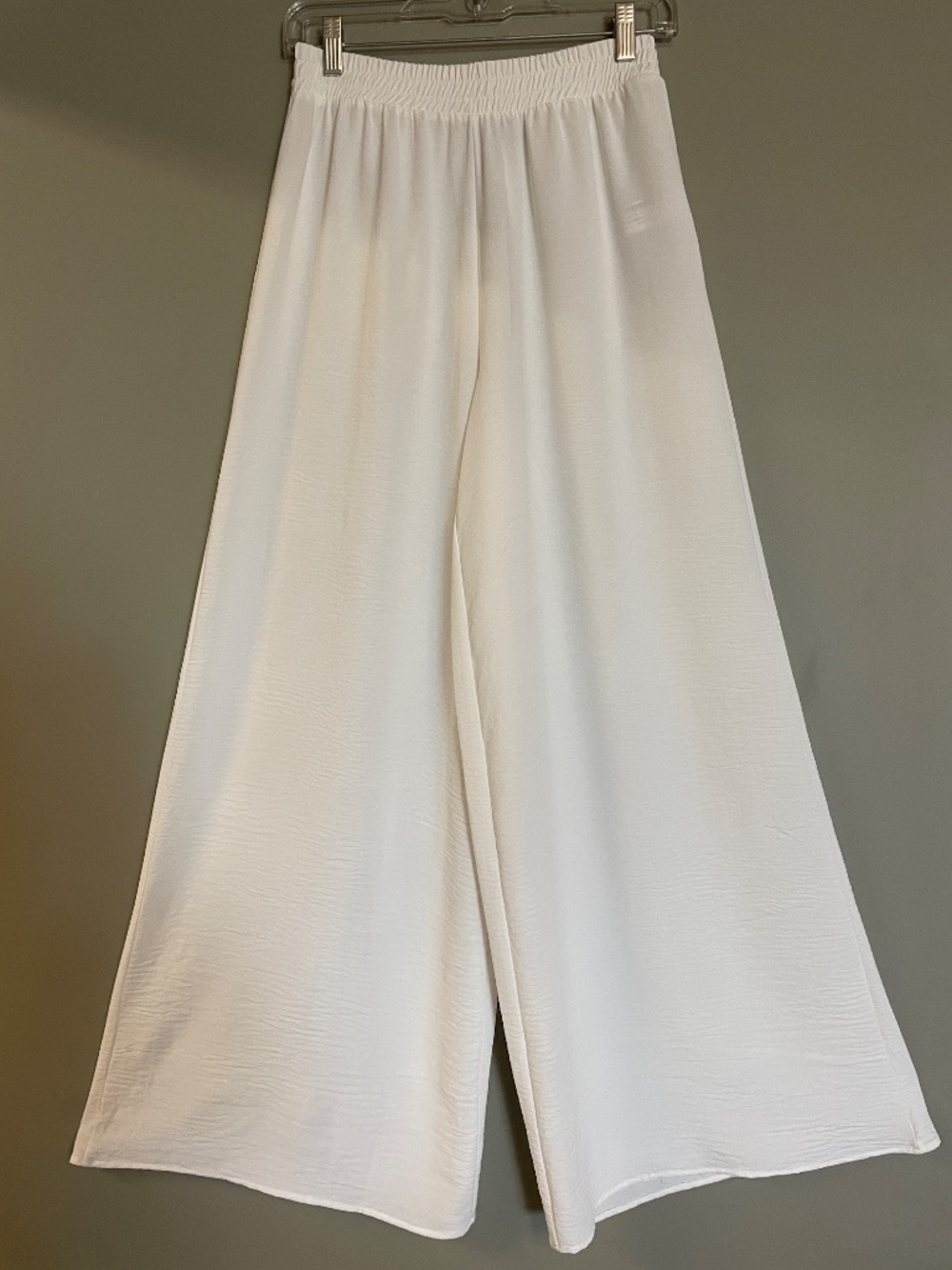 Zara women's wide leg shape pant in White.